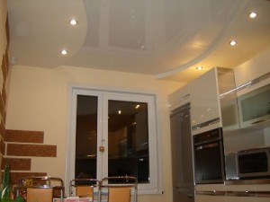 Ремонт потолка на кухне